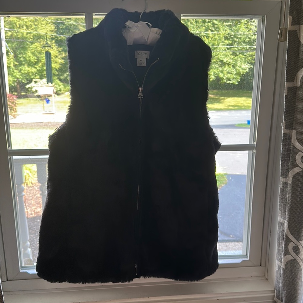 Navy xs jcrew outlet faux fur vest with pockets.